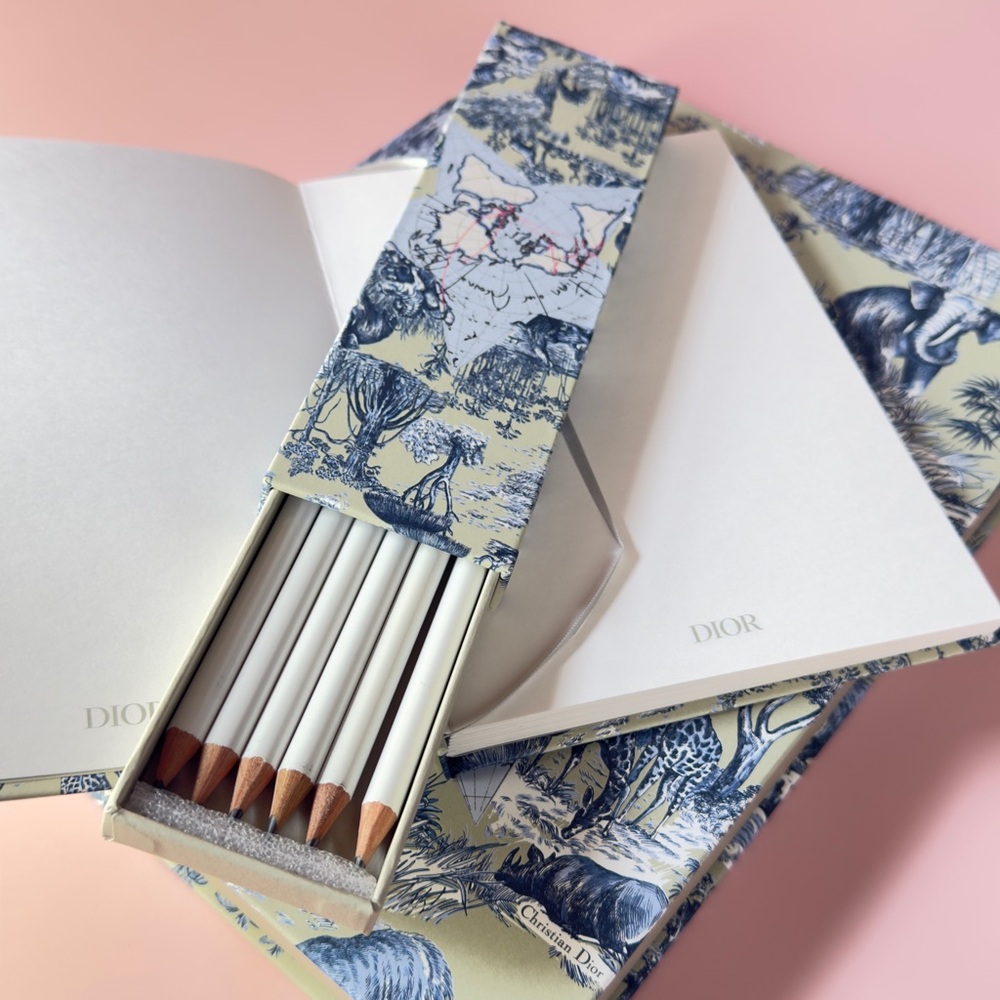 VIP Gift Dior “Around the World” Notebook Set 🌎✨